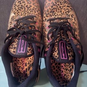 Nike Women's Leopard Print Athletic Shoes - Black and Pink